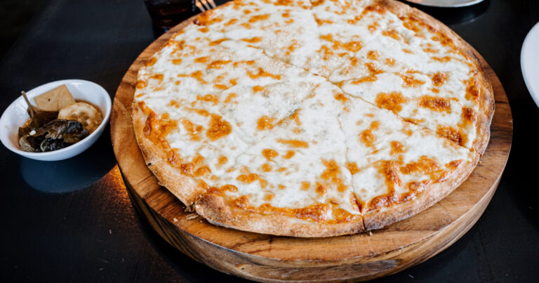 What is Quattro Formaggi (Cheese) Pizza